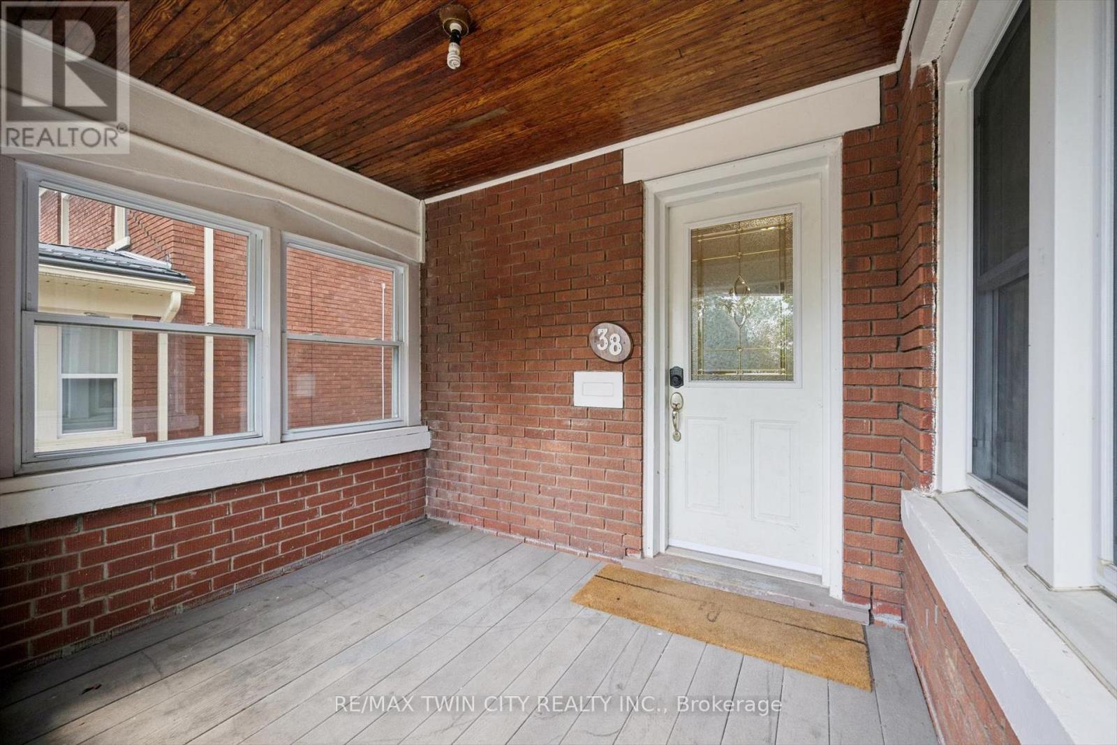 38 Stirling Avenue N, Kitchener, Ontario  N2H 3G5 - Photo 2 - X13453932