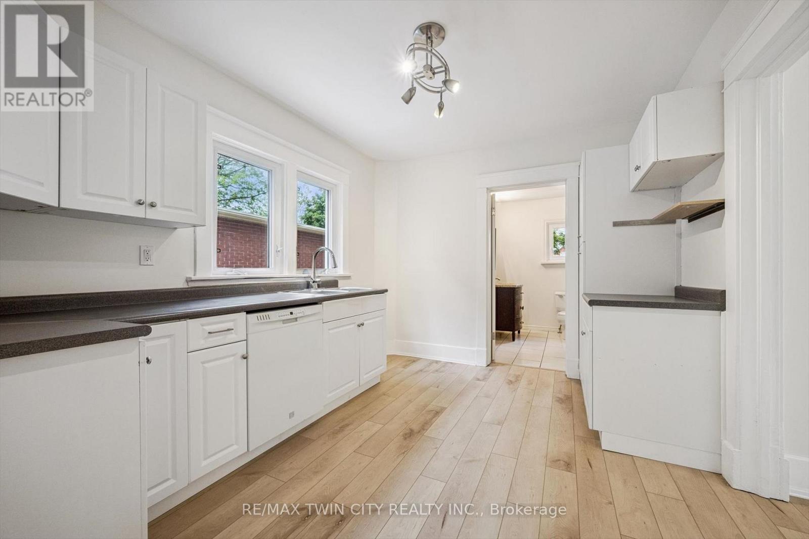 38 Stirling Avenue N, Kitchener, Ontario  N2H 3G5 - Photo 6 - X13453932