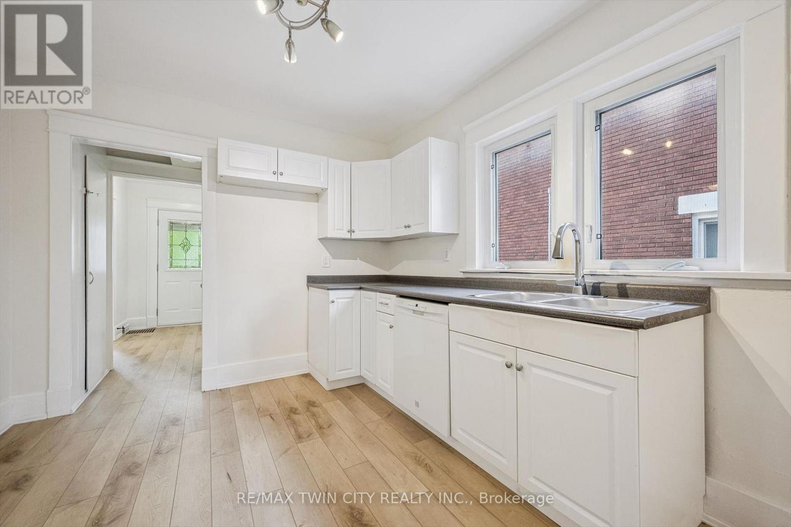 38 Stirling Avenue N, Kitchener, Ontario  N2H 3G5 - Photo 7 - X13453932
