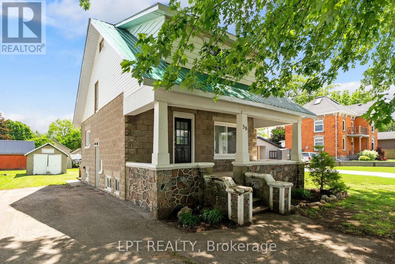 38 MAIN STREET N, Huron East, Ontario
