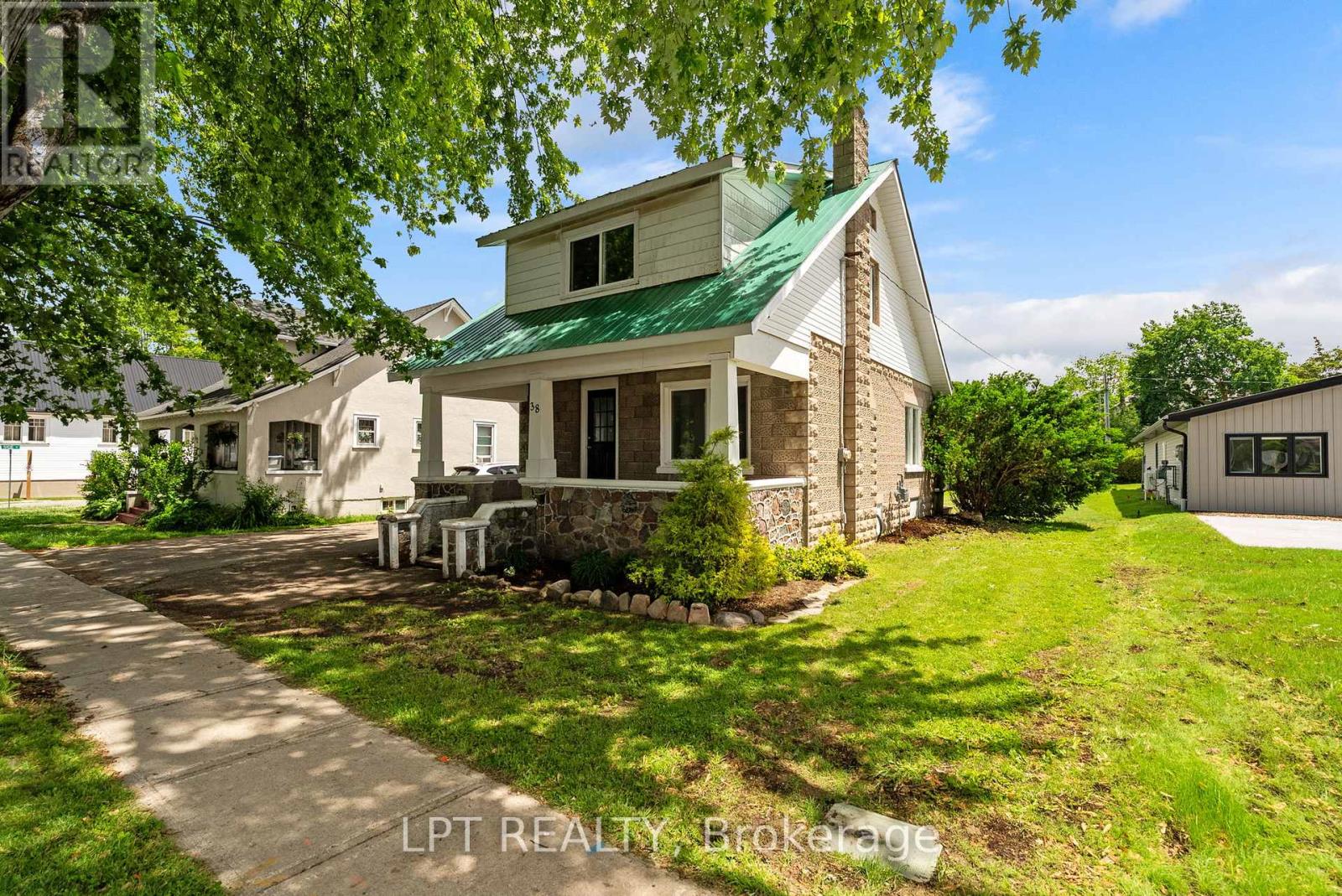 38 Main Street N, Huron East, Ontario  N0K 1W0 - Photo 3 - X13453960