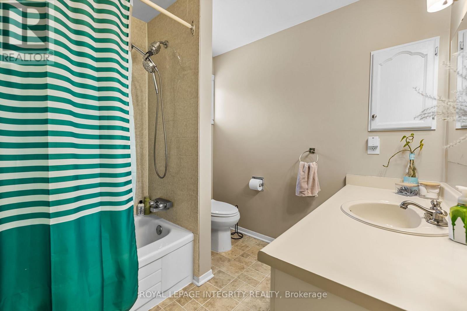 1090 Chablis Parkway, Ottawa, Ontario  K1C 2T5 - Photo 15 - X13454014
