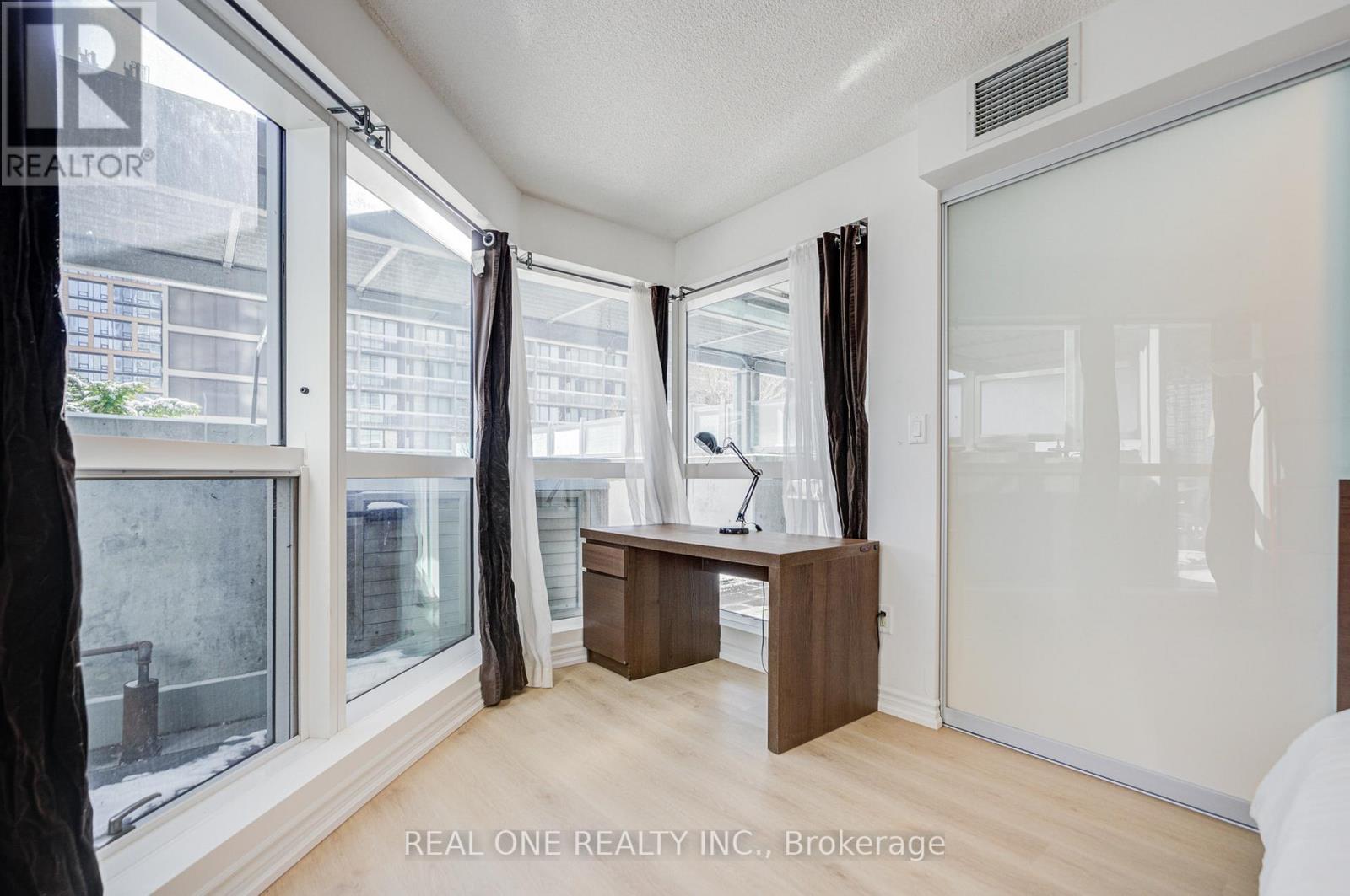 1408 - 386 Yonge Street, Toronto, Ontario M5B 0A5 - Photo 17 - C12820474