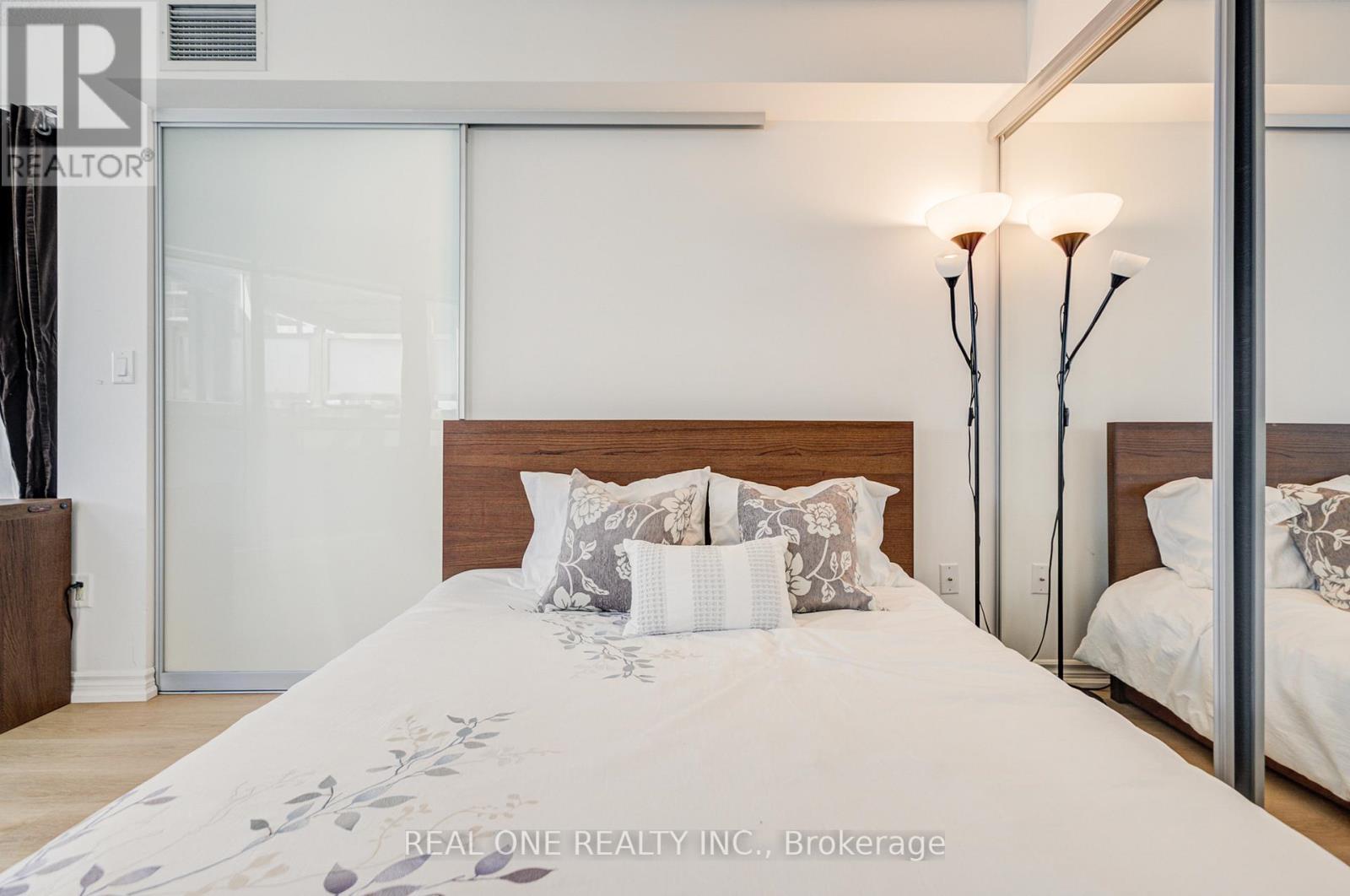 1408 - 386 Yonge Street, Toronto, Ontario M5B 0A5 - Photo 19 - C12820474