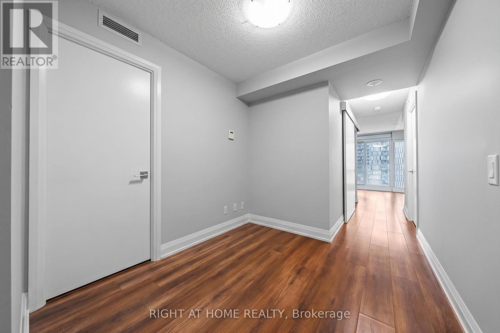 W1003 - 565 Wilson Avenue, Toronto, Ontario M3H 0C6 - Photo 2 - C13453970