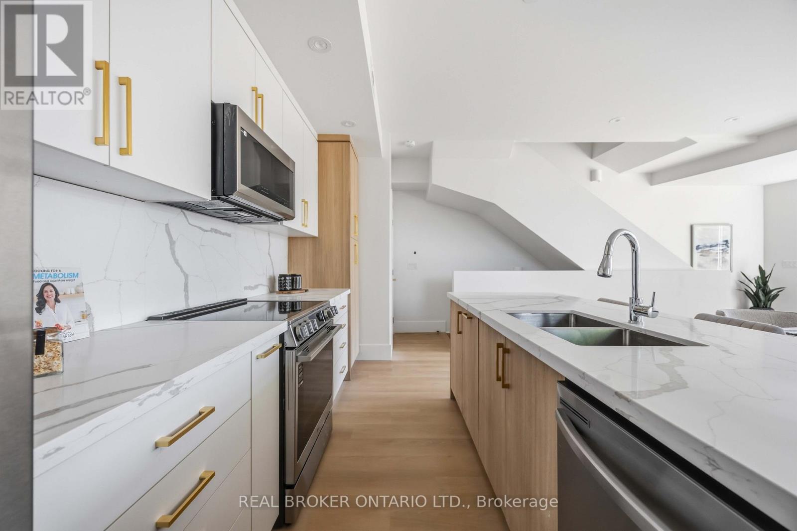 D - 102 Boultbee Avenue, Toronto, Ontario  M4J 1B3 - Photo 2 - E13454000