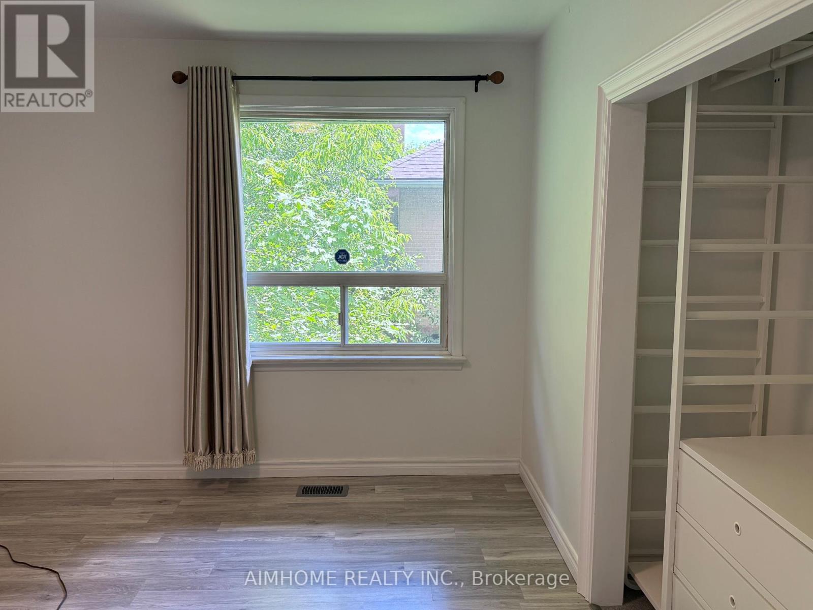 2076 Constance Drive, Oakville, Ontario  L6J 2V7 - Photo 4 - W13453990