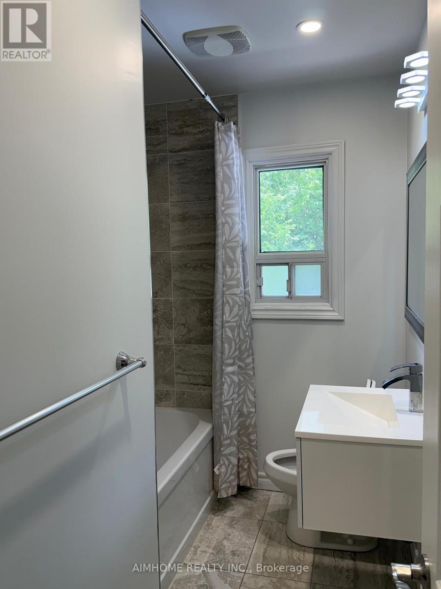2076 Constance Drive, Oakville, Ontario  L6J 2V7 - Photo 9 - W13453990