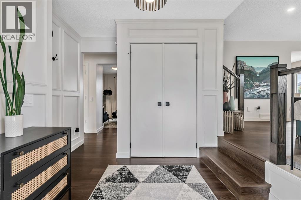 263 Silvergrove Place NW, Calgary, Alberta  T3B 4T5 - Photo 4 - A2321785