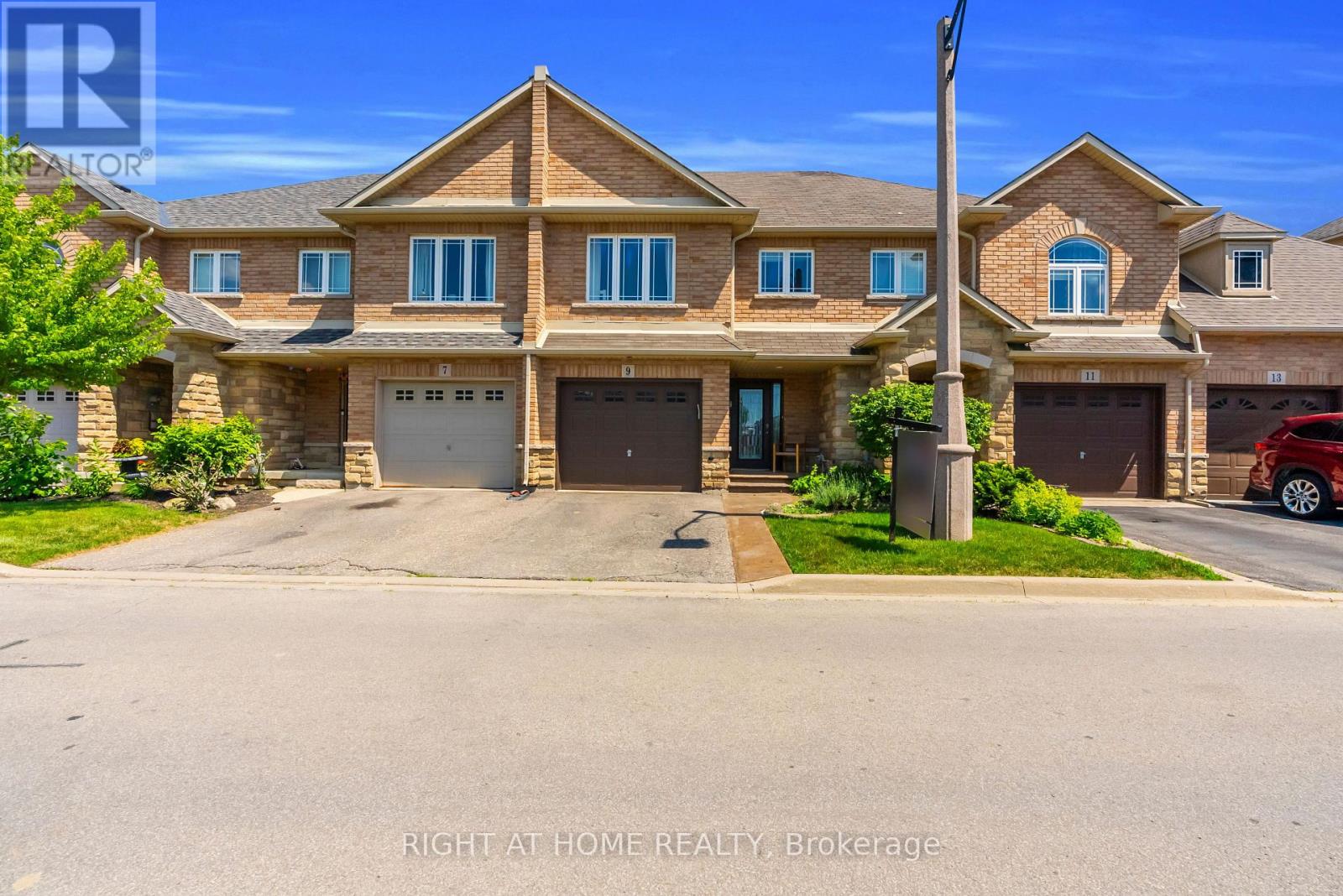 9 Periwinkle Drive, Hamilton, Ontario  L0R 1P0 - Photo 3 - X13453992