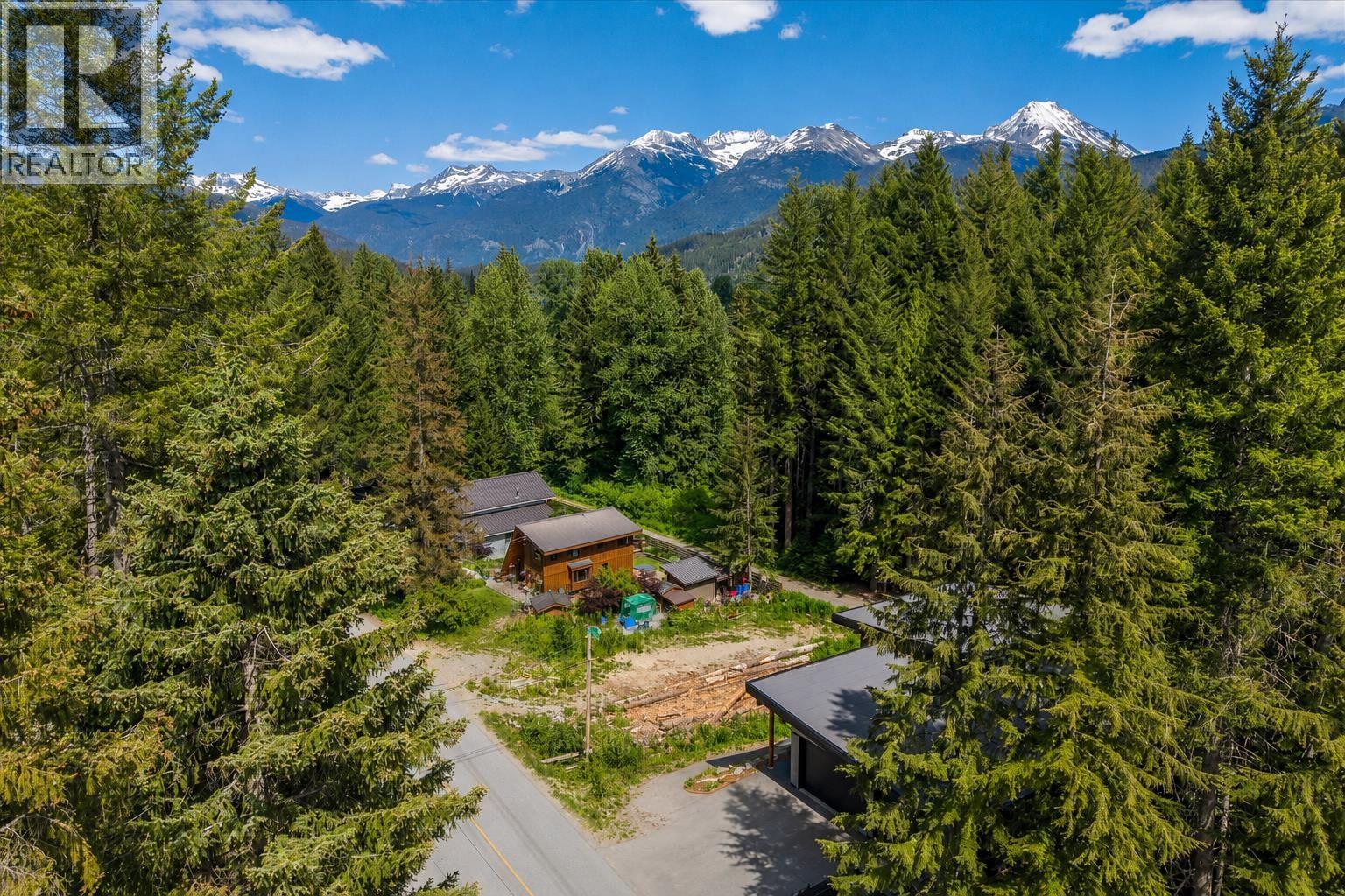 8354 Rainbow Drive, Whistler, British Columbia  V8E 0G1 - Photo 13 - R3136895