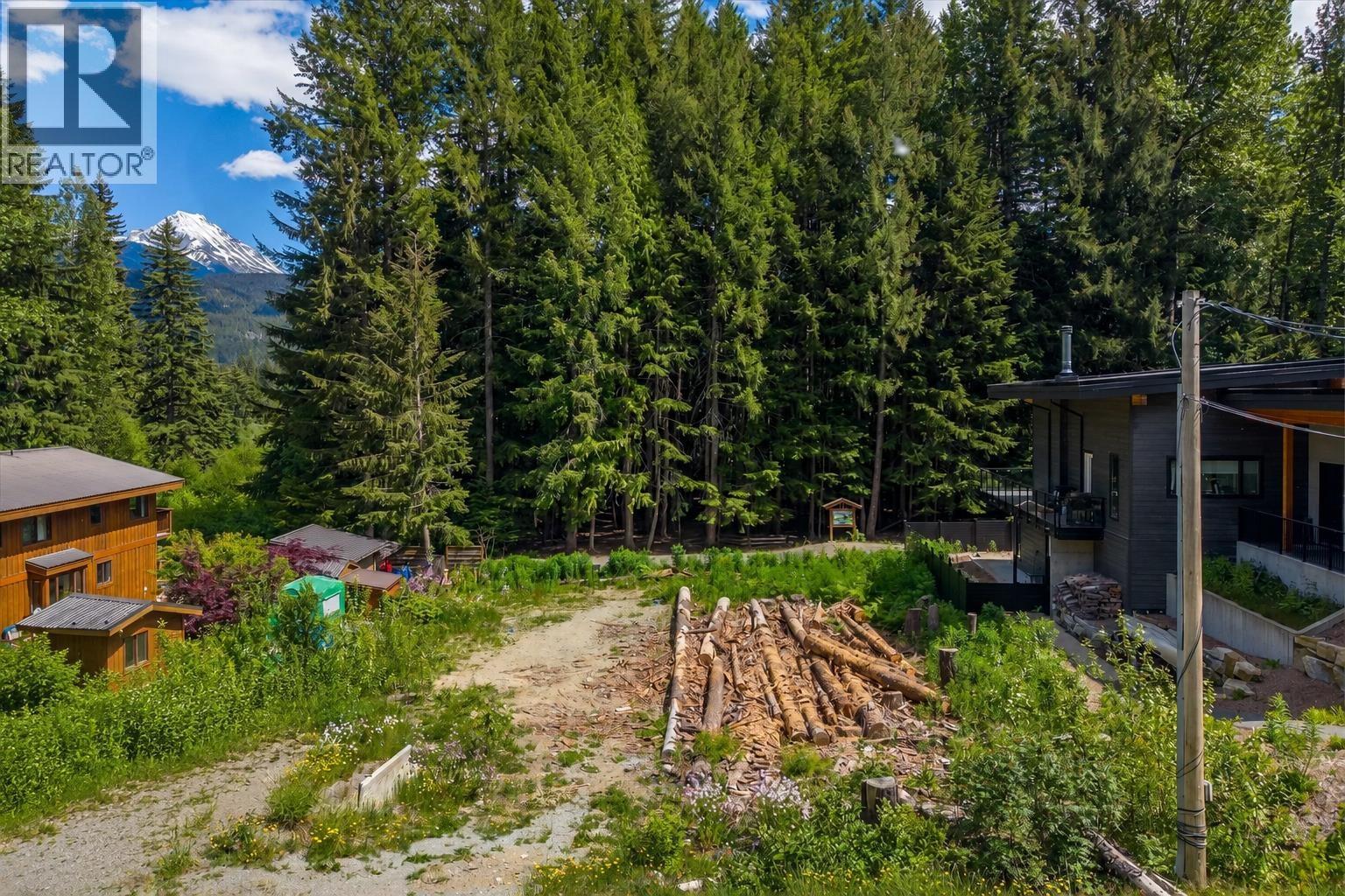 8354 Rainbow Drive, Whistler, British Columbia  V8E 0G1 - Photo 2 - R3136895
