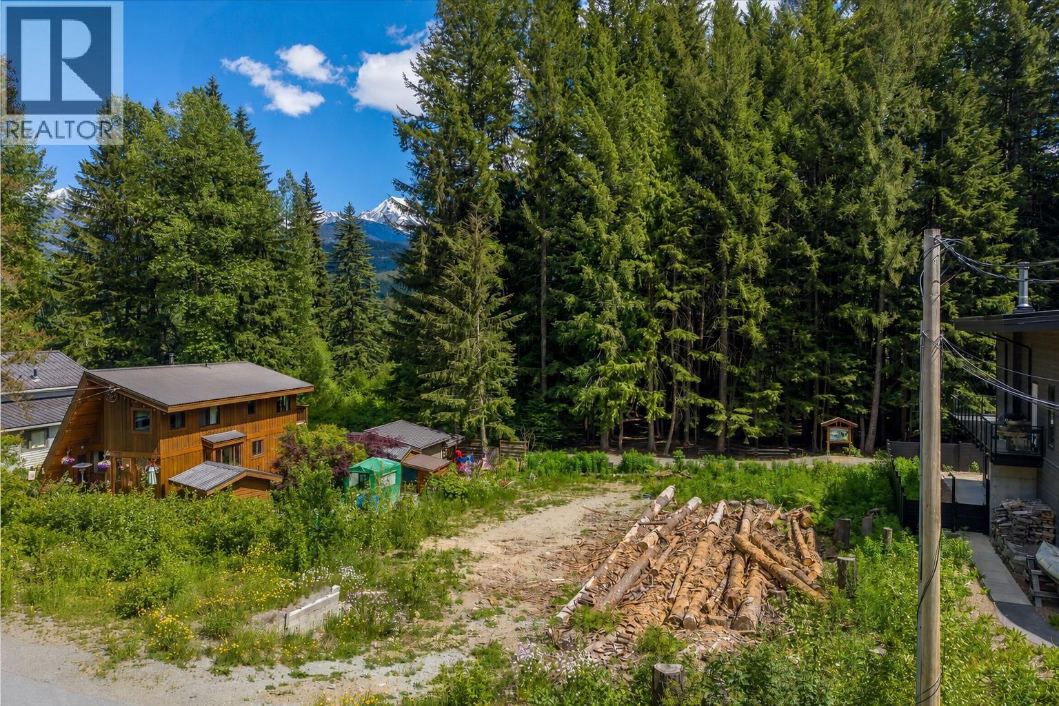 8354 Rainbow Drive, Whistler, British Columbia  V8E 0G1 - Photo 3 - R3136895