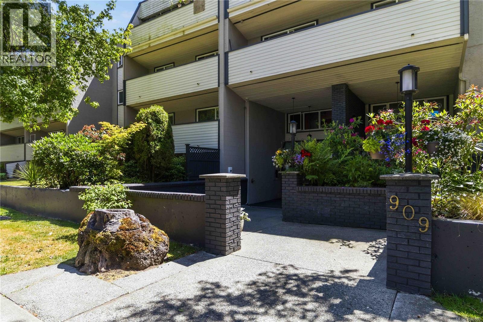 111 909 Pembroke St, Victoria, British Columbia