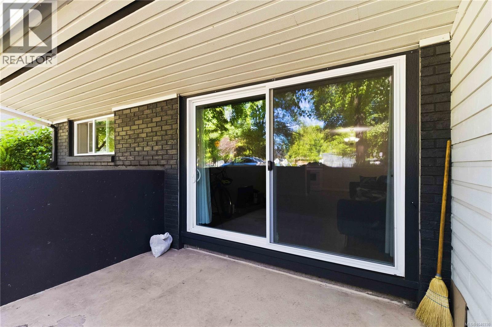111 909 Pembroke St, Victoria, British Columbia  V8T 4Z5 - Photo 10 - 1040330