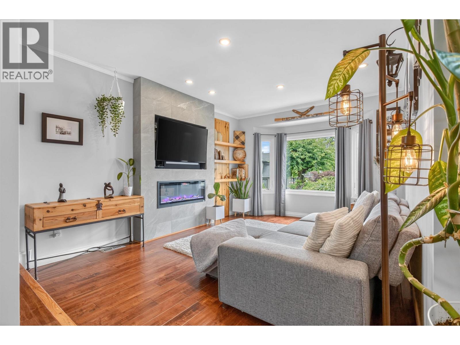 1167 Castle Crescent, Port Coquitlam, British Columbia  V3C 5E3 - Photo 3 - R3136359