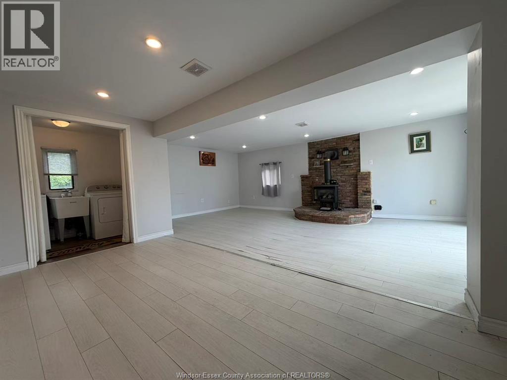 307 Sacred Heart Drive, Lasalle, Ontario N9J 1T1 - Photo 2 - 26014319