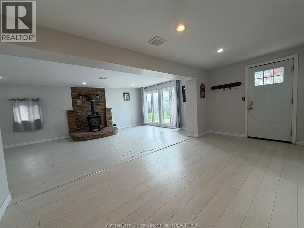 307 Sacred Heart Drive, Lasalle, Ontario N9J 1T1 - Photo 3 - 26014319