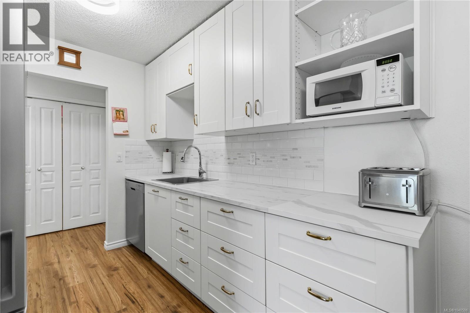 220 3225 Eldon Pl, Saanich, British Columbia  V8Z 6A7 - Photo 2 - 1040508