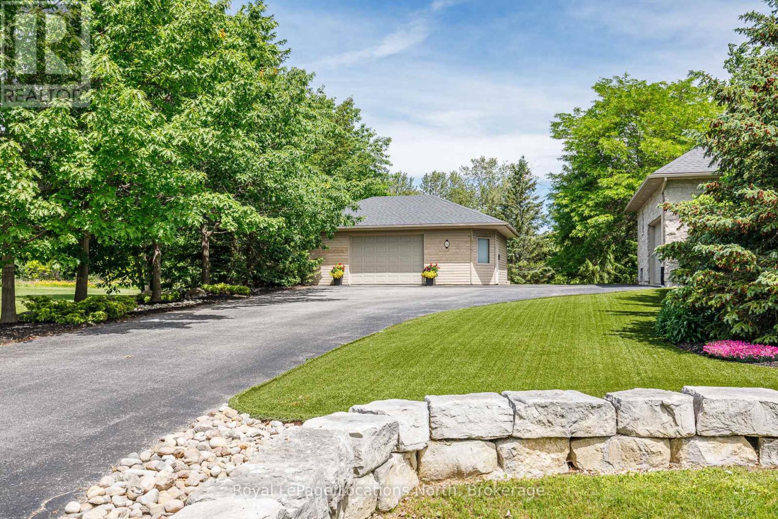 44 Blackburn Avenue, Clearview, Ontario  L0M 1P0 - Photo 3 - S13454120