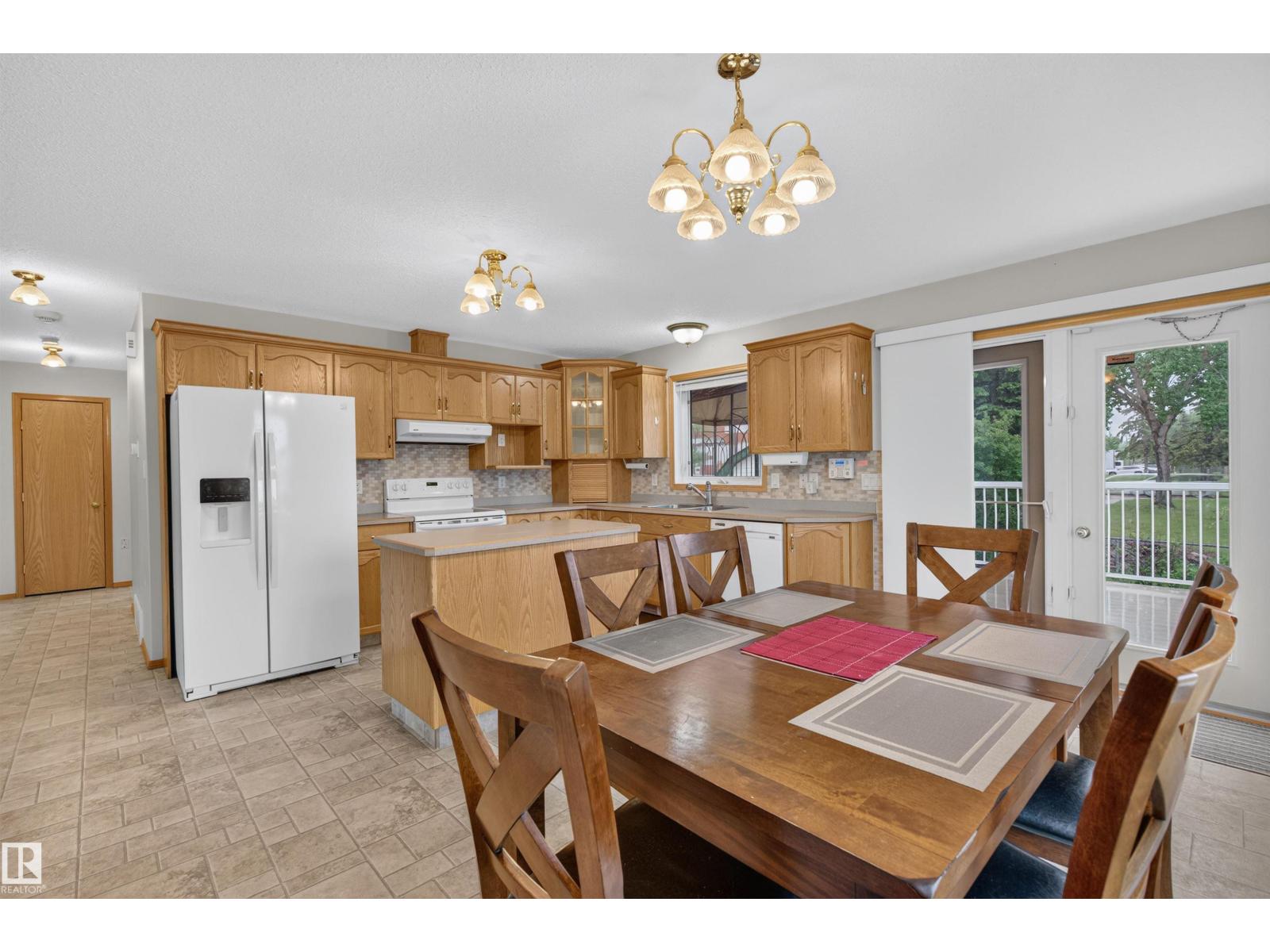 2403 3 Av, Cold Lake, Alberta  T9M 0A4 - Photo 3 - E4494037