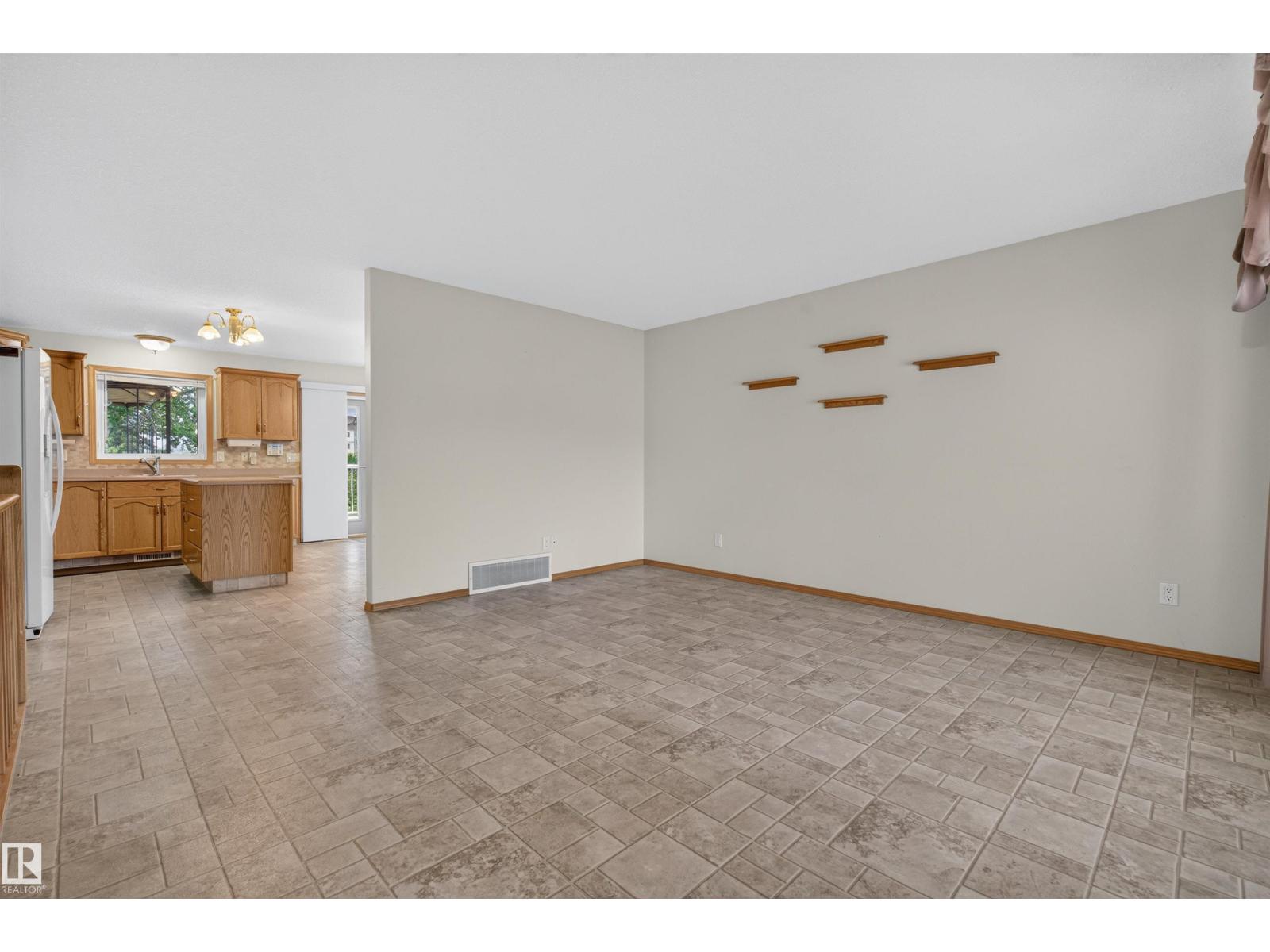 2403 3 Av, Cold Lake, Alberta  T9M 0A4 - Photo 7 - E4494037