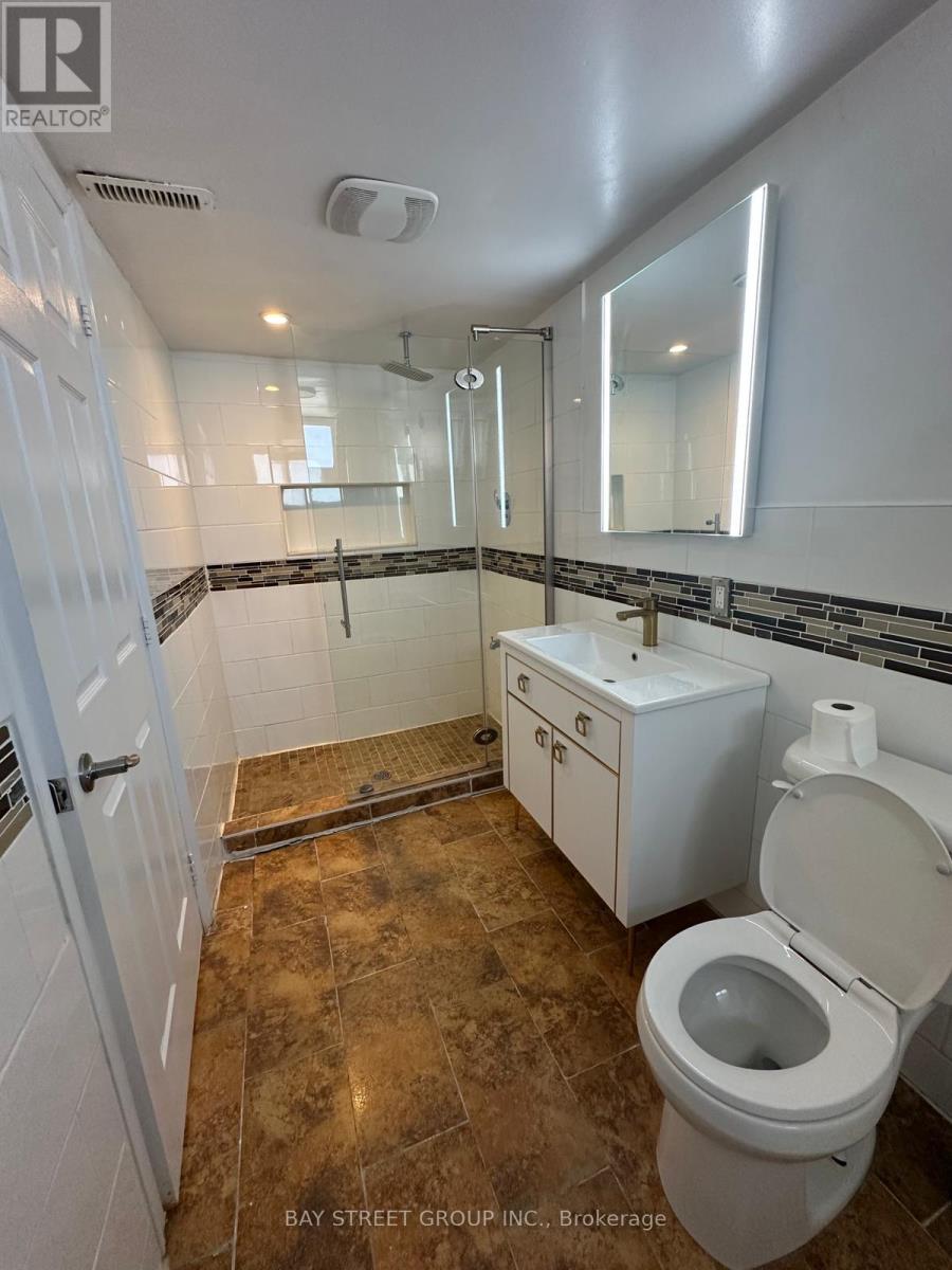 1106 Haig Boulevard, Mississauga, Ontario L5E 2M5 - Photo 3 - W13454108