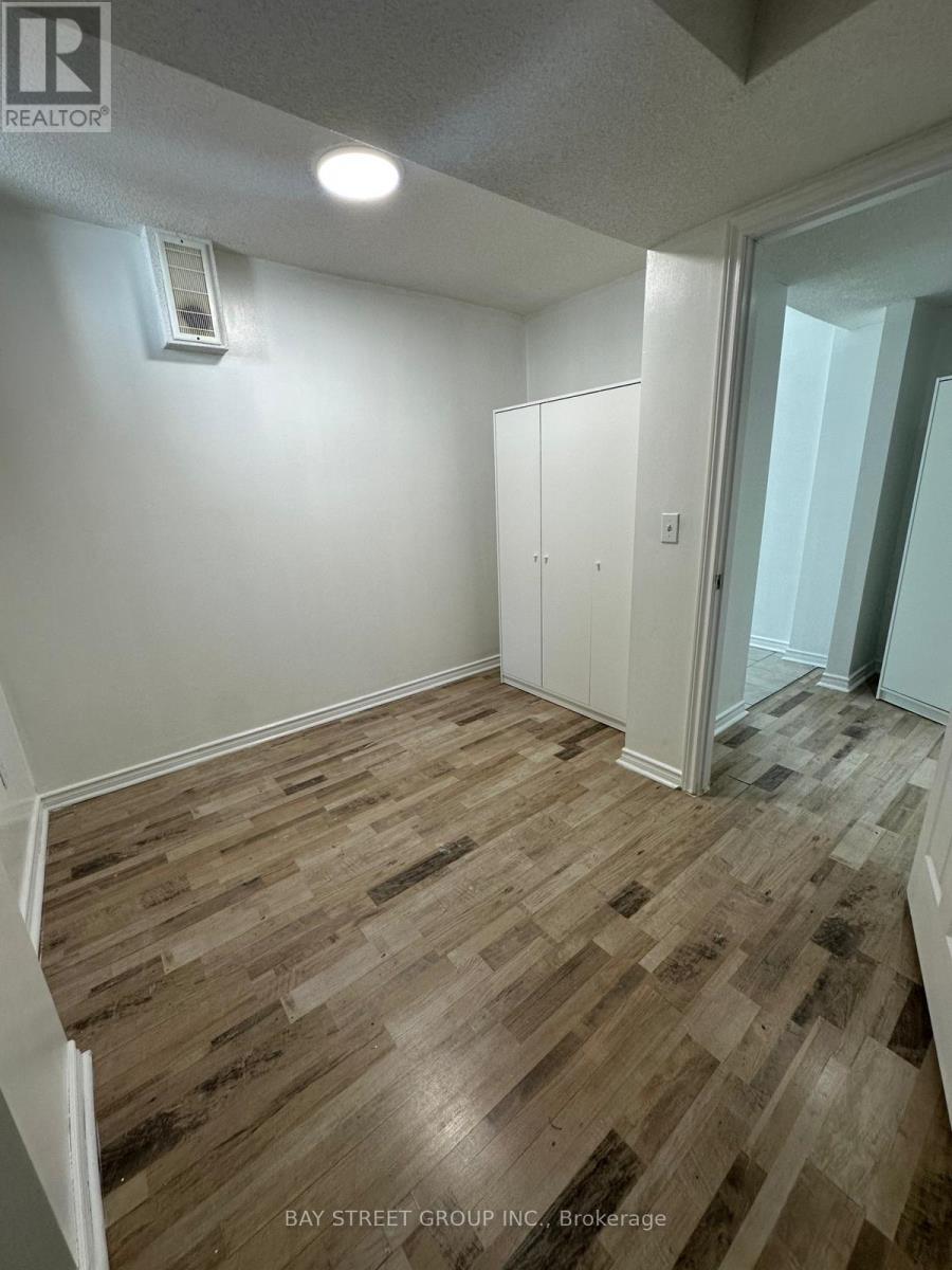 1106 Haig Boulevard, Mississauga, Ontario L5E 2M5 - Photo 5 - W13454108