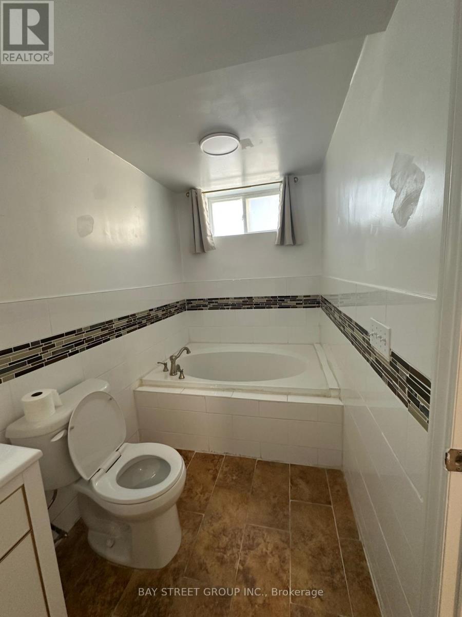 1106 Haig Boulevard, Mississauga, Ontario L5E 2M5 - Photo 6 - W13454108