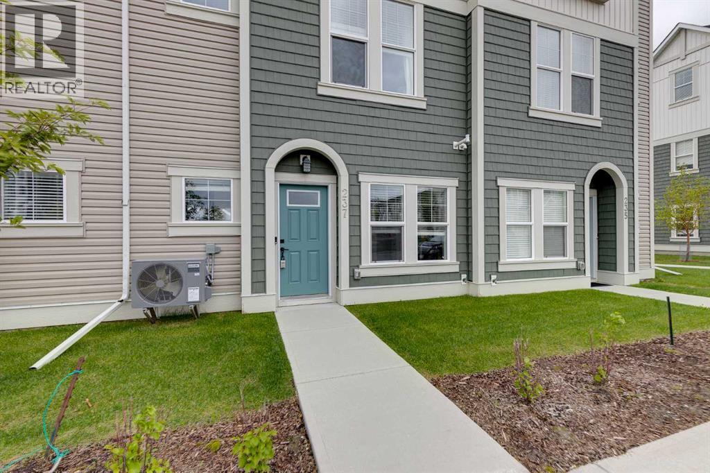 237 South Point Park Sw, Airdrie, Alberta  T4B 5G8 - Photo 2 - A2298538