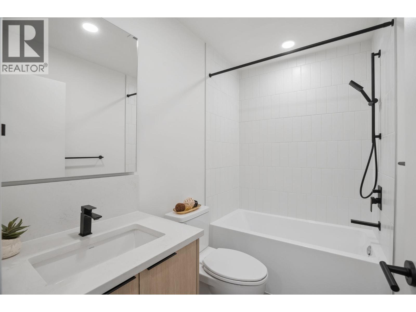 563 422 E 3rd Street, North Vancouver, British Columbia  V7L 0K1 - Photo 16 - R3131857