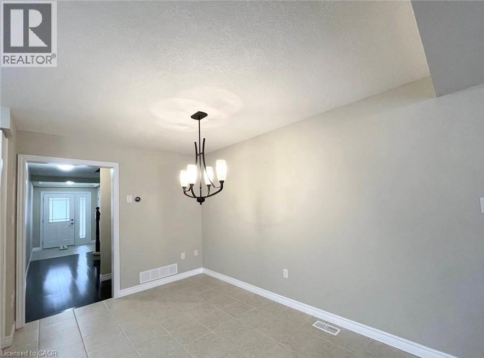 139 Coopershawk Street, Kitchener, Ontario  N2K 4J3 - Photo 5 - 40840575