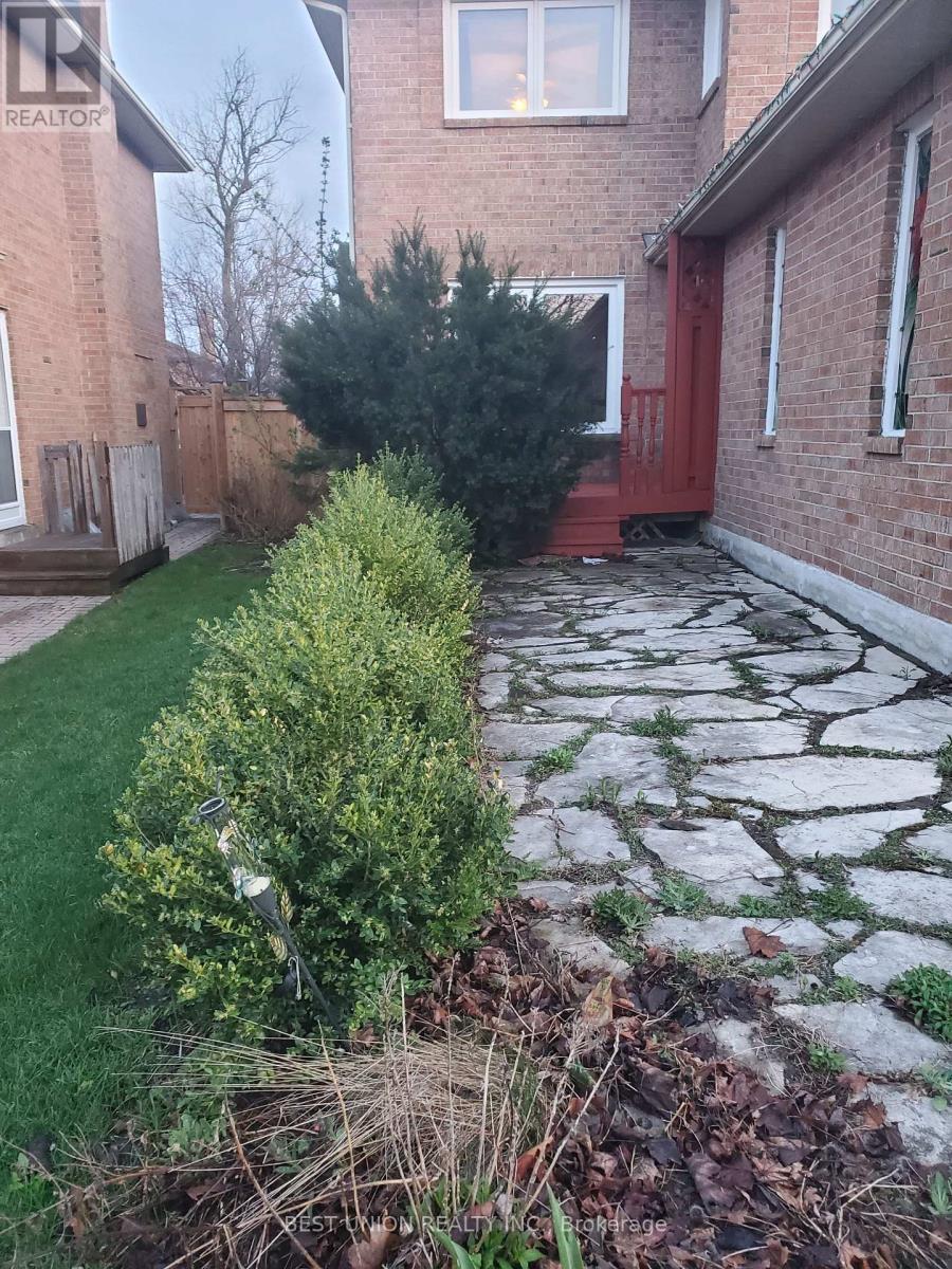 104 Houseman Crescent, Richmond Hill, Ontario L4C 7S5 - Photo 2 - N13454144