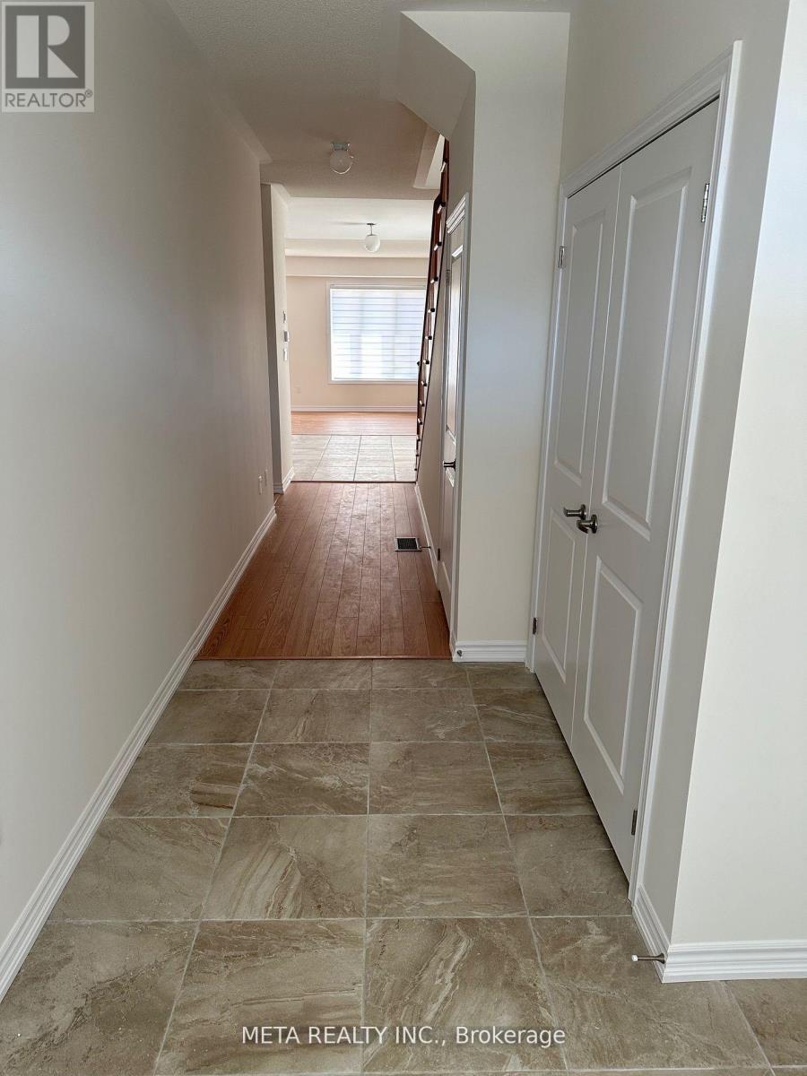 34 Durham Avenue, Barrie, Ontario  L9S 2Z8 - Photo 4 - S13454142
