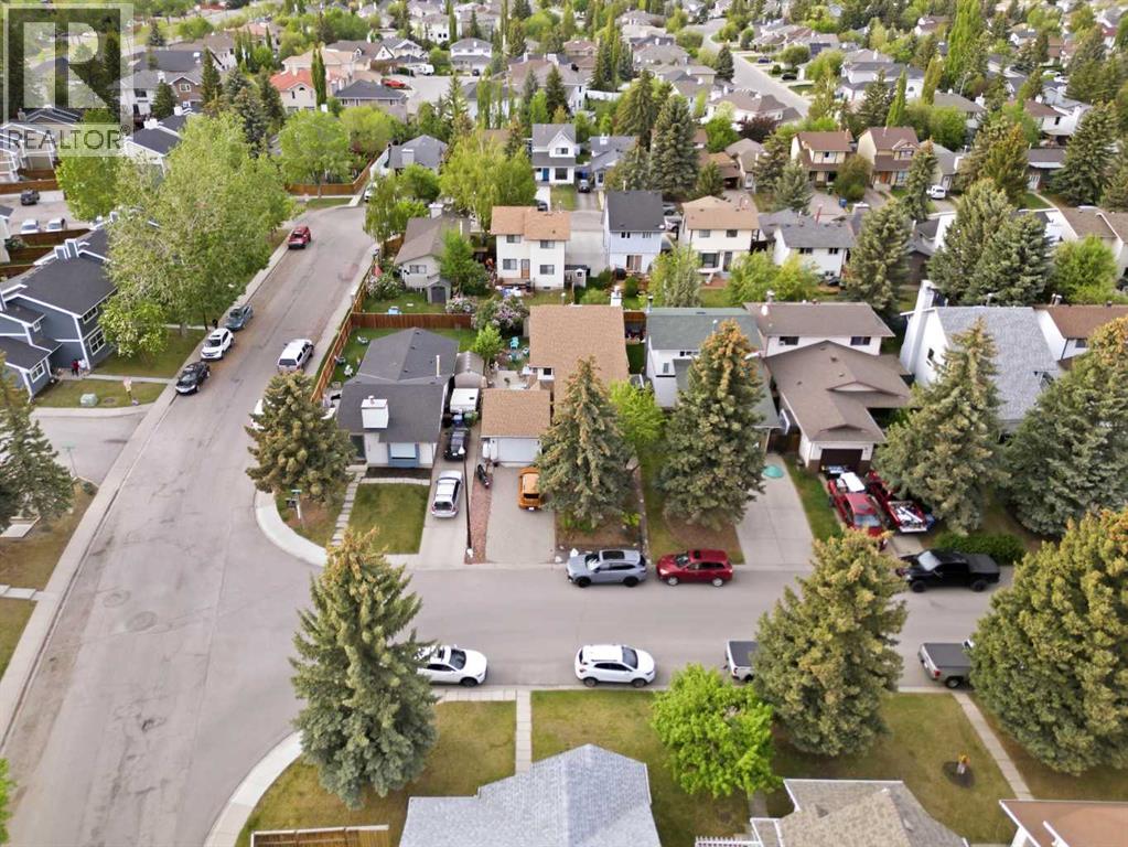 68 Woodview Court Sw, Calgary, Alberta  T2W 4X4 - Photo 4 - A2315916