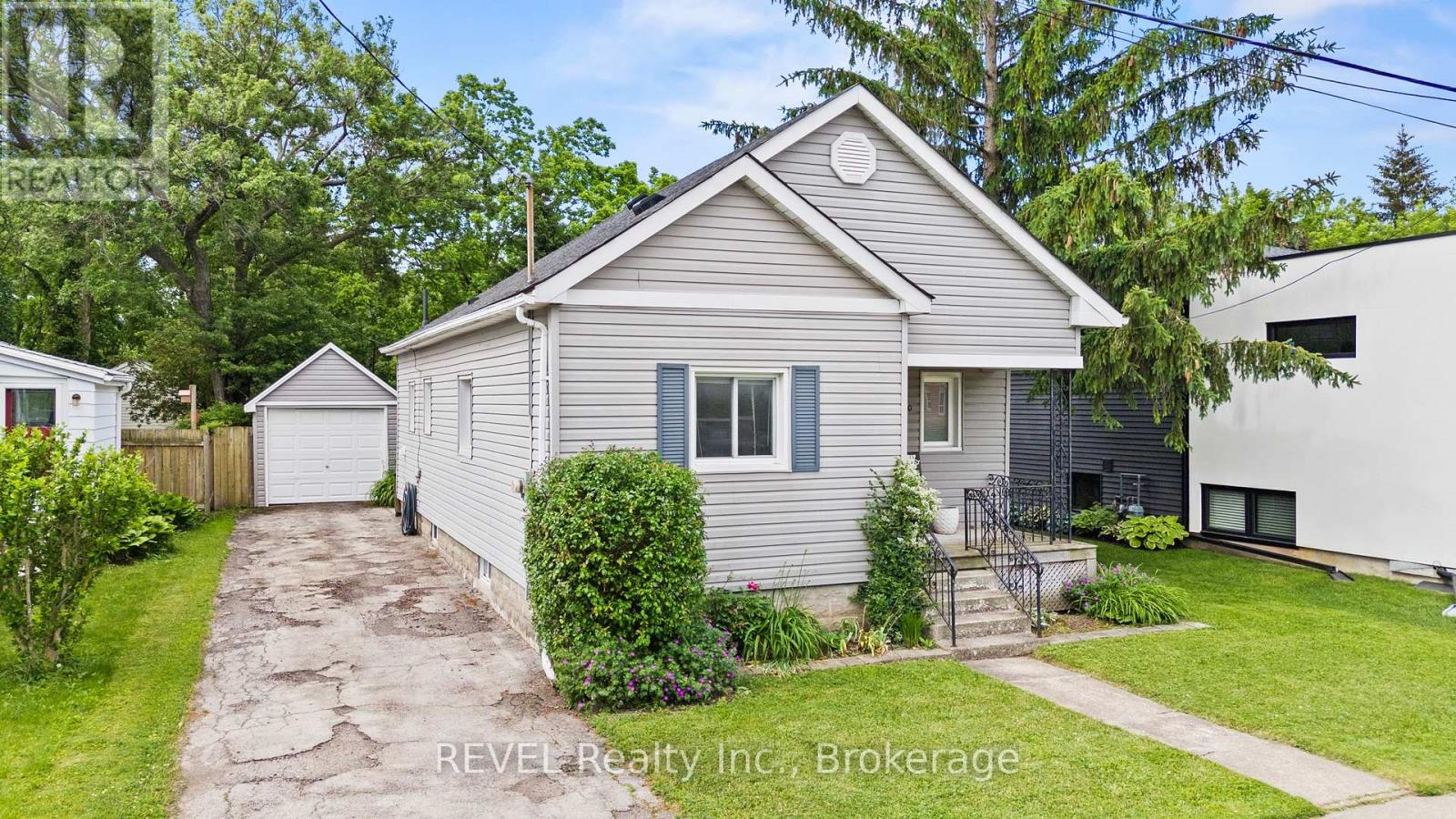 20 Monck Street, St. Catharines, Ontario  L2S 1L6 - Photo 2 - X13454170