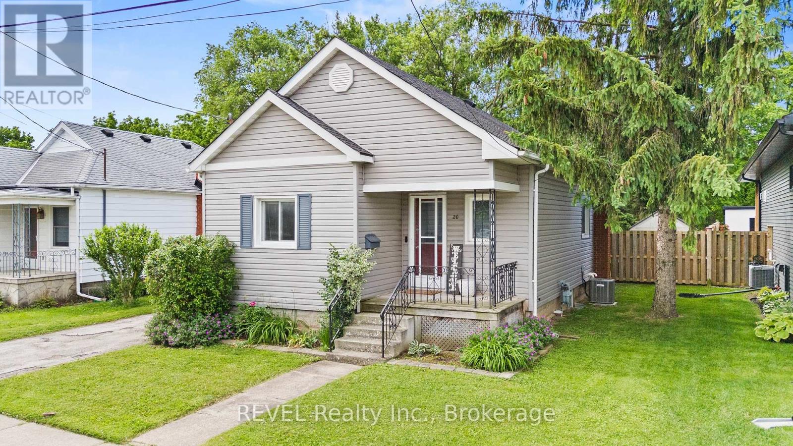 20 Monck Street, St. Catharines, Ontario  L2S 1L6 - Photo 3 - X13454170