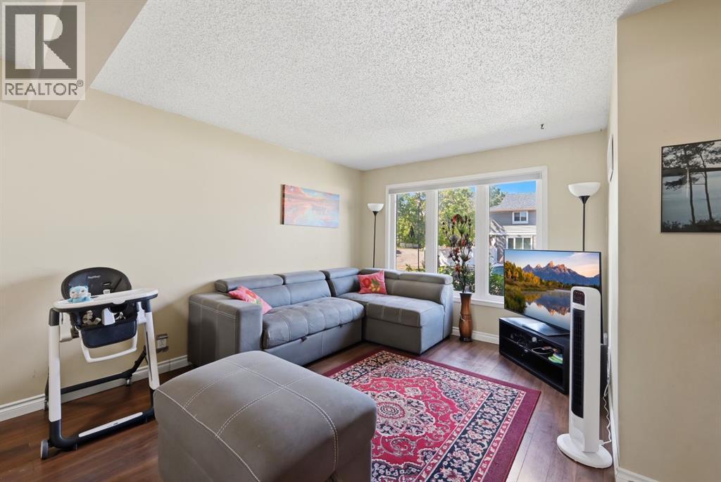 46 Falconer Terrace Ne, Calgary, Alberta T3J 1W4 - Photo 5 - A2319577