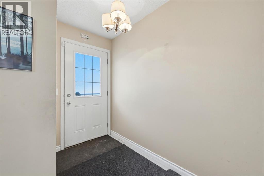 46 Falconer Terrace Ne, Calgary, Alberta T3J 1W4 - Photo 3 - A2319577