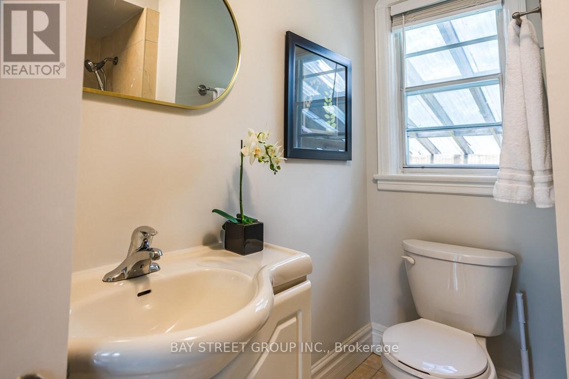 Main Fl - 12 Craigmore Crescent, Toronto, Ontario M2N 2Y3 - Photo 10 - C13454168