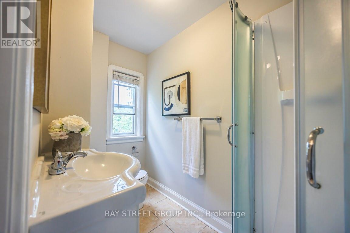 Main Fl - 12 Craigmore Crescent, Toronto, Ontario M2N 2Y3 - Photo 18 - C13454168