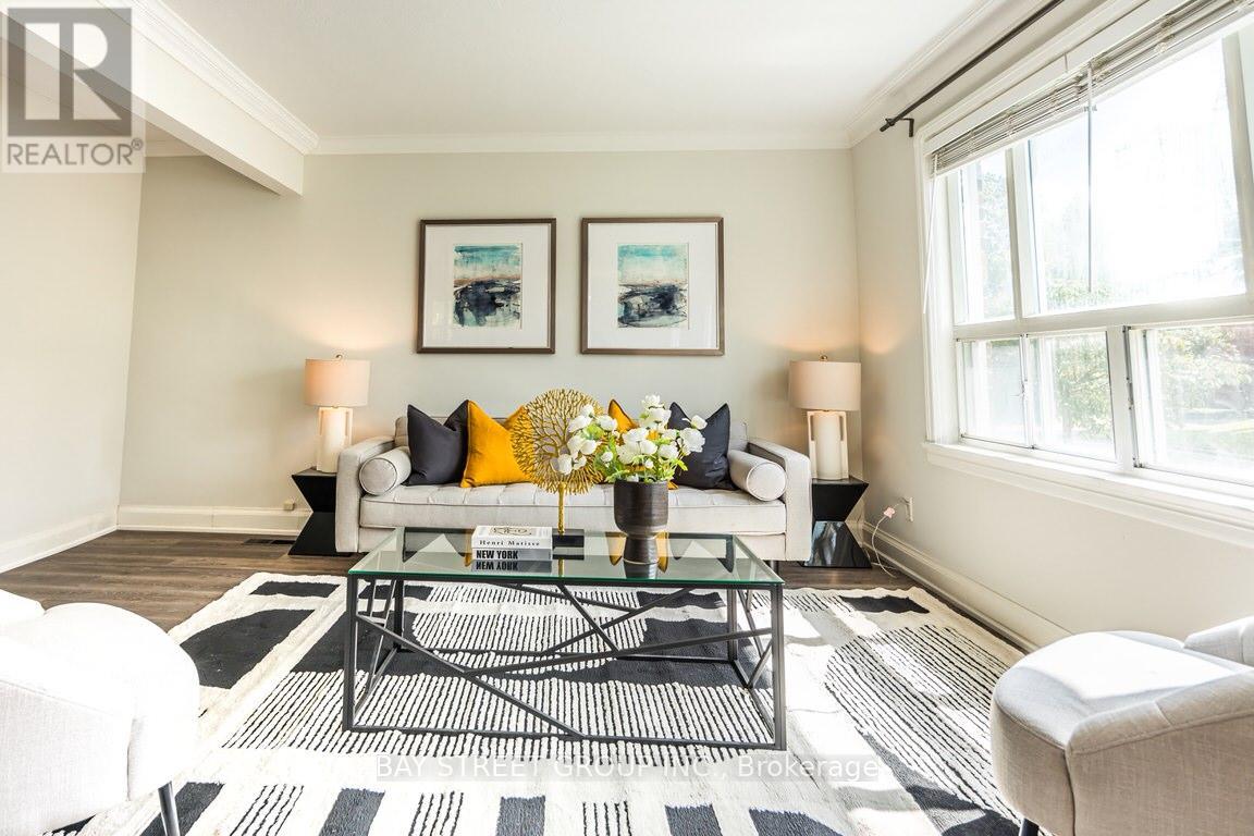 Main Fl - 12 Craigmore Crescent, Toronto, Ontario M2N 2Y3 - Photo 3 - C13454168