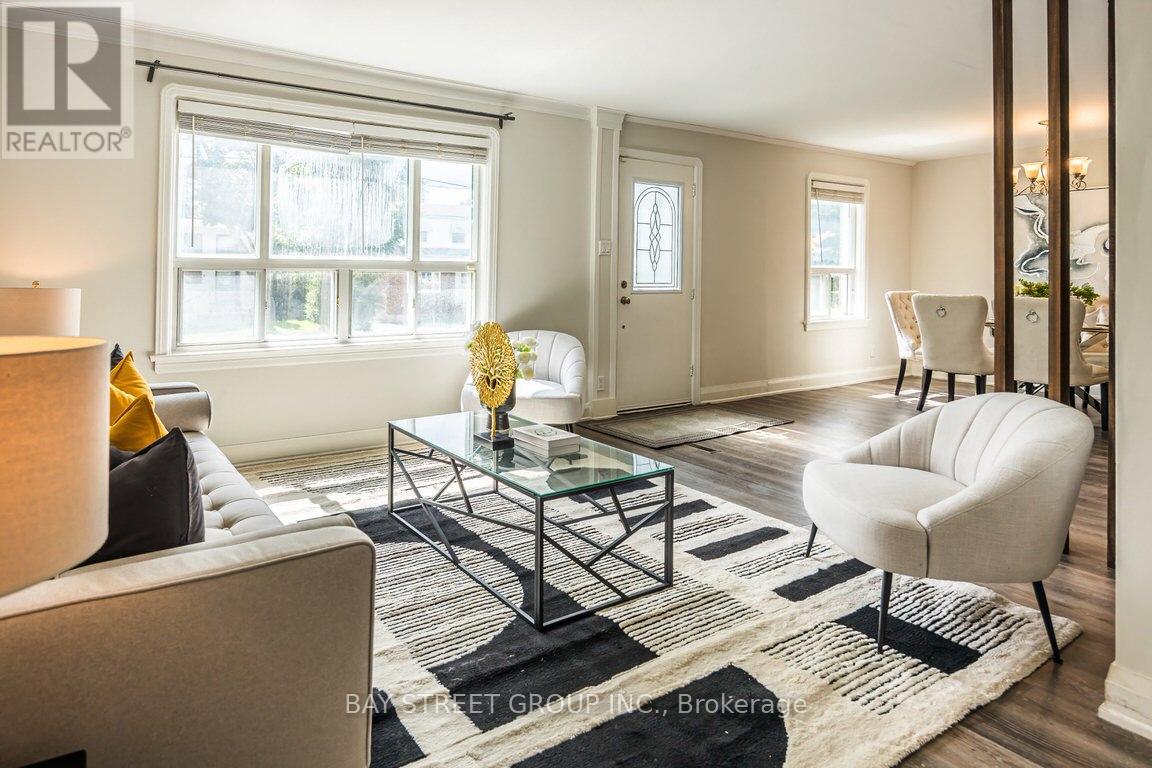 Main Fl - 12 Craigmore Crescent, Toronto, Ontario M2N 2Y3 - Photo 4 - C13454168