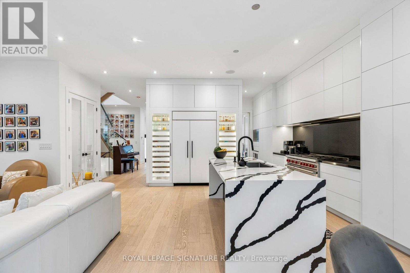 115 Whitmore Avenue, Toronto, Ontario  M6C 2H6 - Photo 13 - C13454182