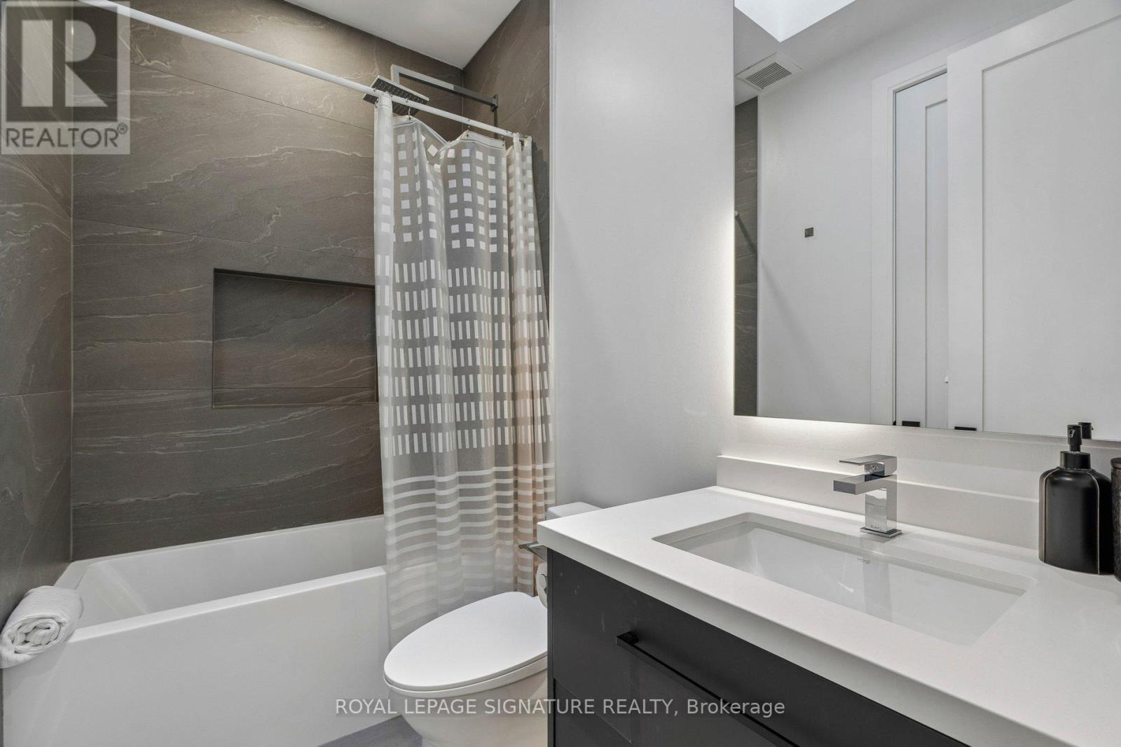 115 Whitmore Avenue, Toronto, Ontario  M6C 2H6 - Photo 38 - C13454182