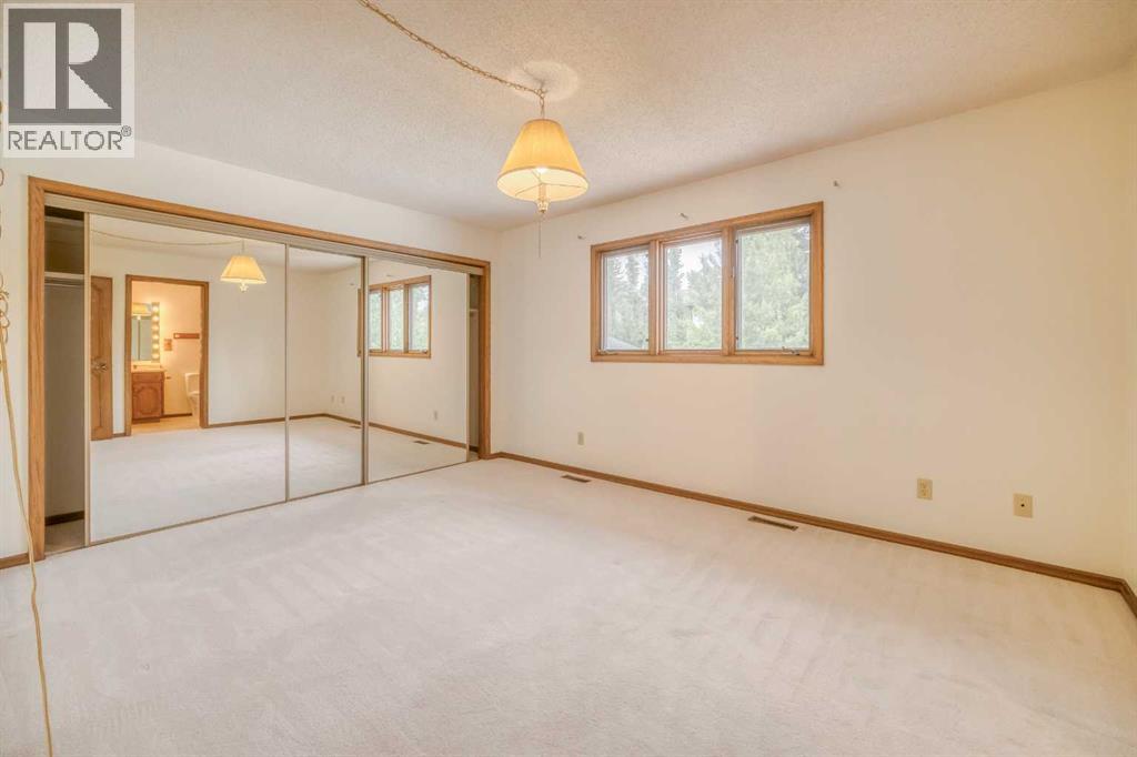 107 Edgehill Court Nw, Calgary, Alberta  T3A 2X3 - Photo 33 - A2320155