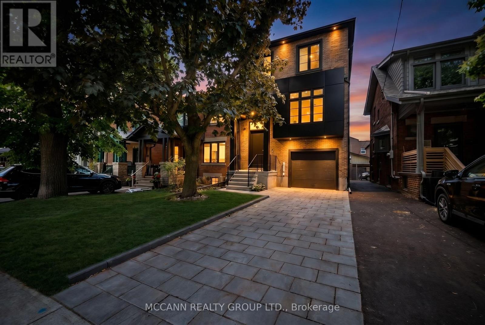 <div class="slider-price">$3,495,000</div><p>162 Arlington Avenue, Toronto, Ontario</p>