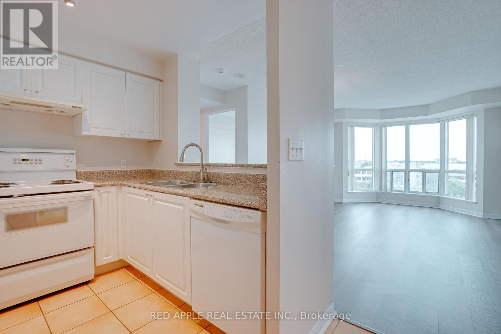 707 - 11 Lee Centre Drive, Toronto, Ontario M1H 3J5 - Photo 6 - E13454250