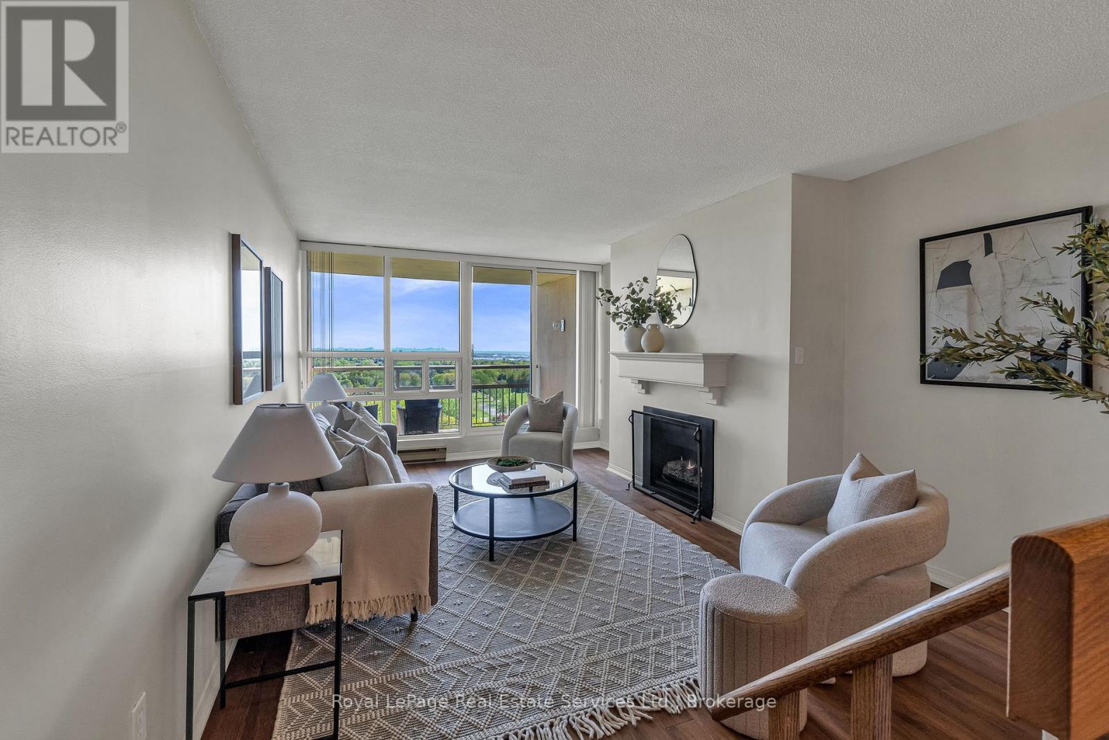 1810 - 1359 White Oaks Boulevard, Oakville, Ontario  L6H 2R8 - Photo 5 - W13211910