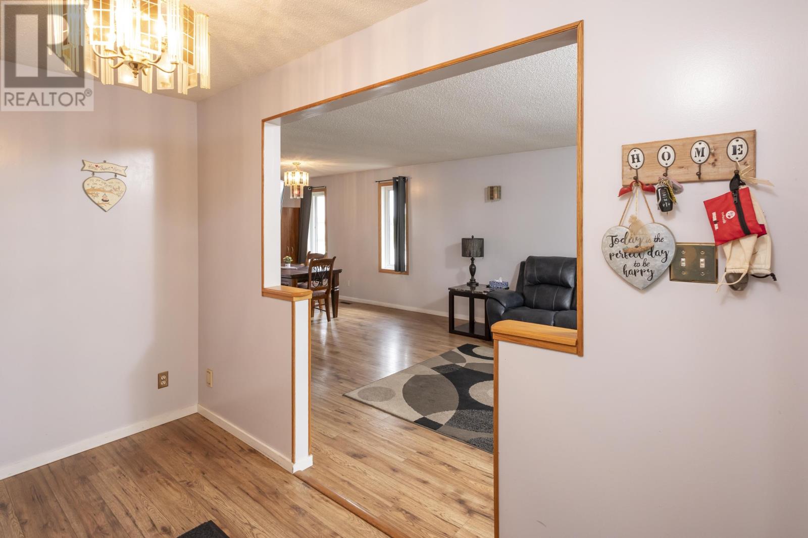 205 Linden Ct, Thunder Bay, Ontario  P7B 6R6 - Photo 4 - TB2601454